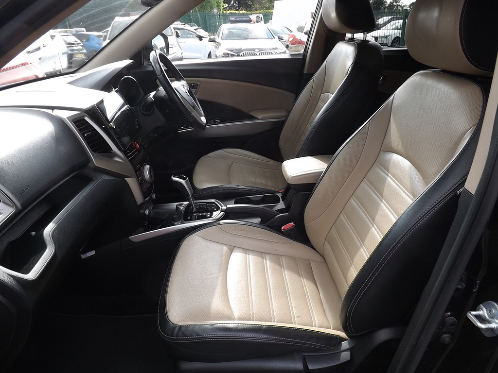 SsangYong Tivoli 1.6 Se 126 Red #28