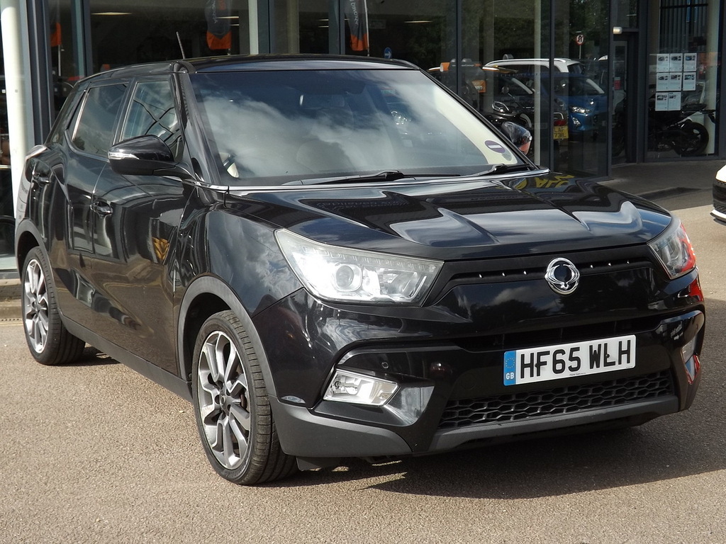 SsangYong Tivoli 1.6 Se 126 Red #3