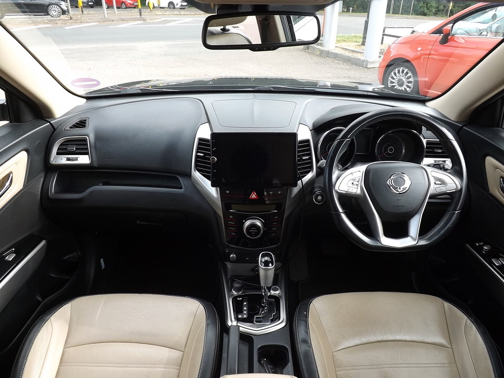 SsangYong Tivoli 1.6 Se 126 Red #10