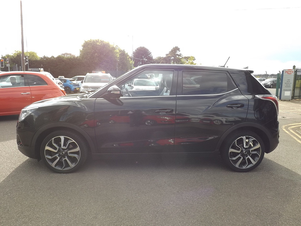SsangYong Tivoli 1.6 Se 126 Red #5