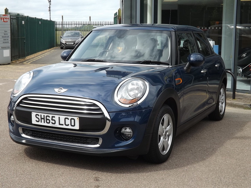 Mini Hatch One Blue