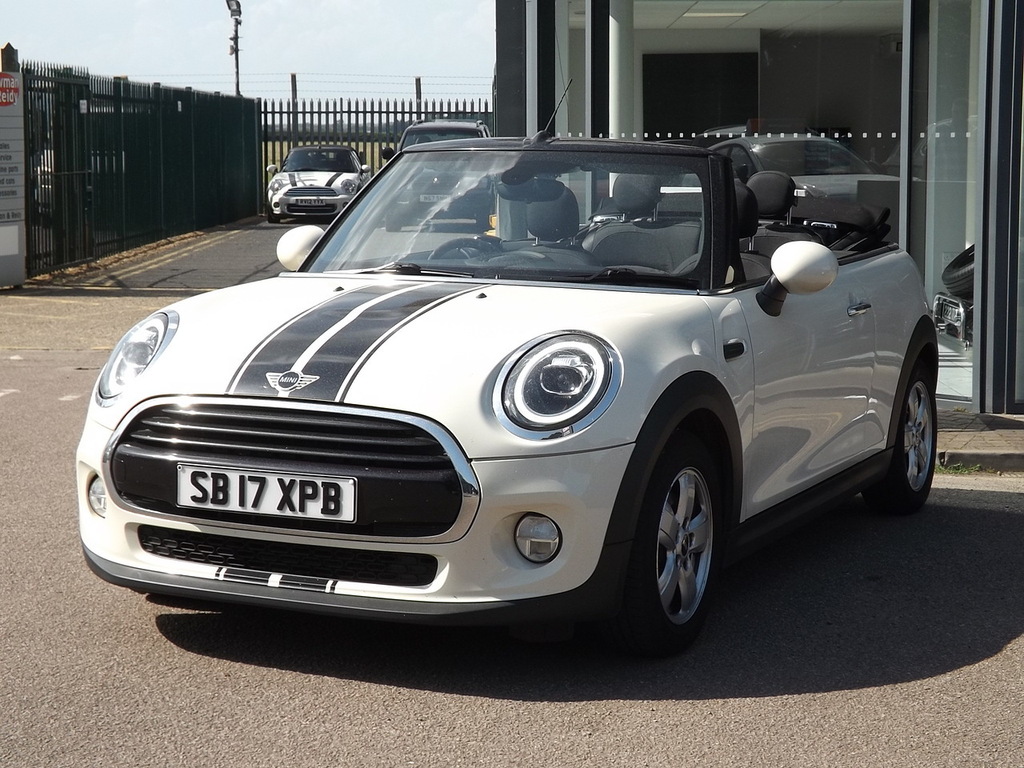 Mini Convertible Cooper Classic White