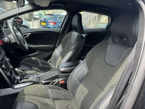 Volvo V40 D4 R-design VK15XOY Black #5
