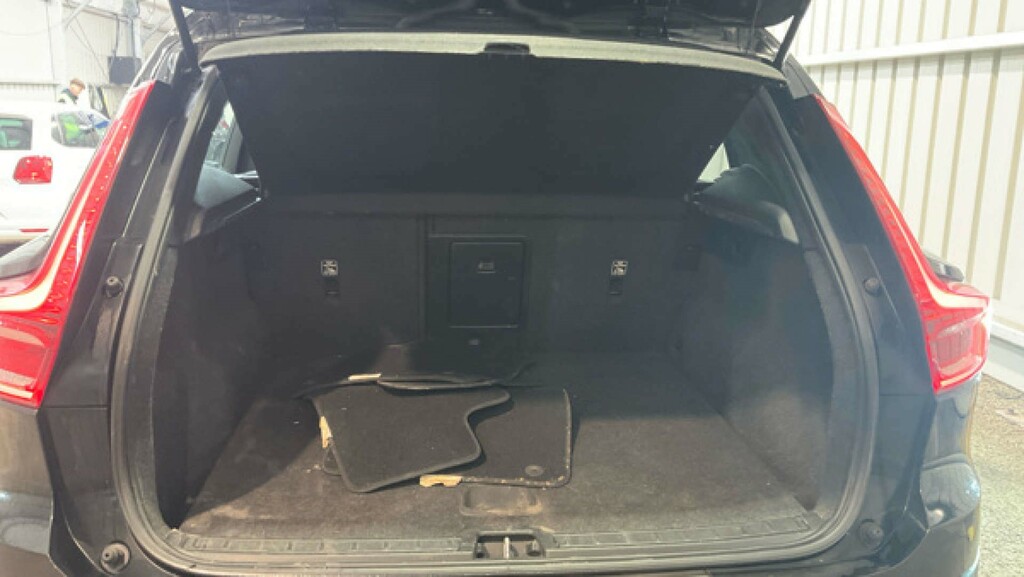 Volvo XC40 T3 Momentum Suv Euro 6 Ss FX68MXM Black #6