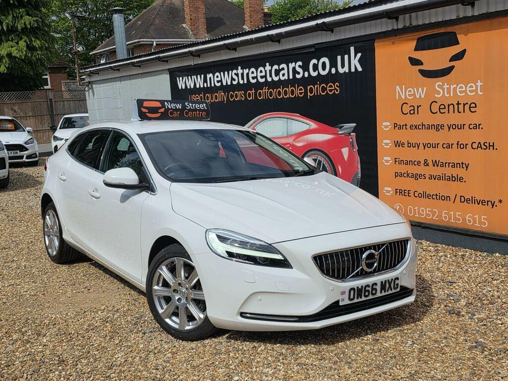 Volvo V40 Hatchback 1.5 T2 Inscription Euro 6 Ss White