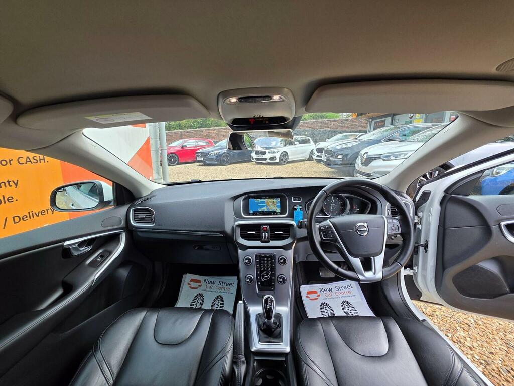 Volvo V40 Hatchback 1.5 T2 Inscription Euro 6 Ss White #2