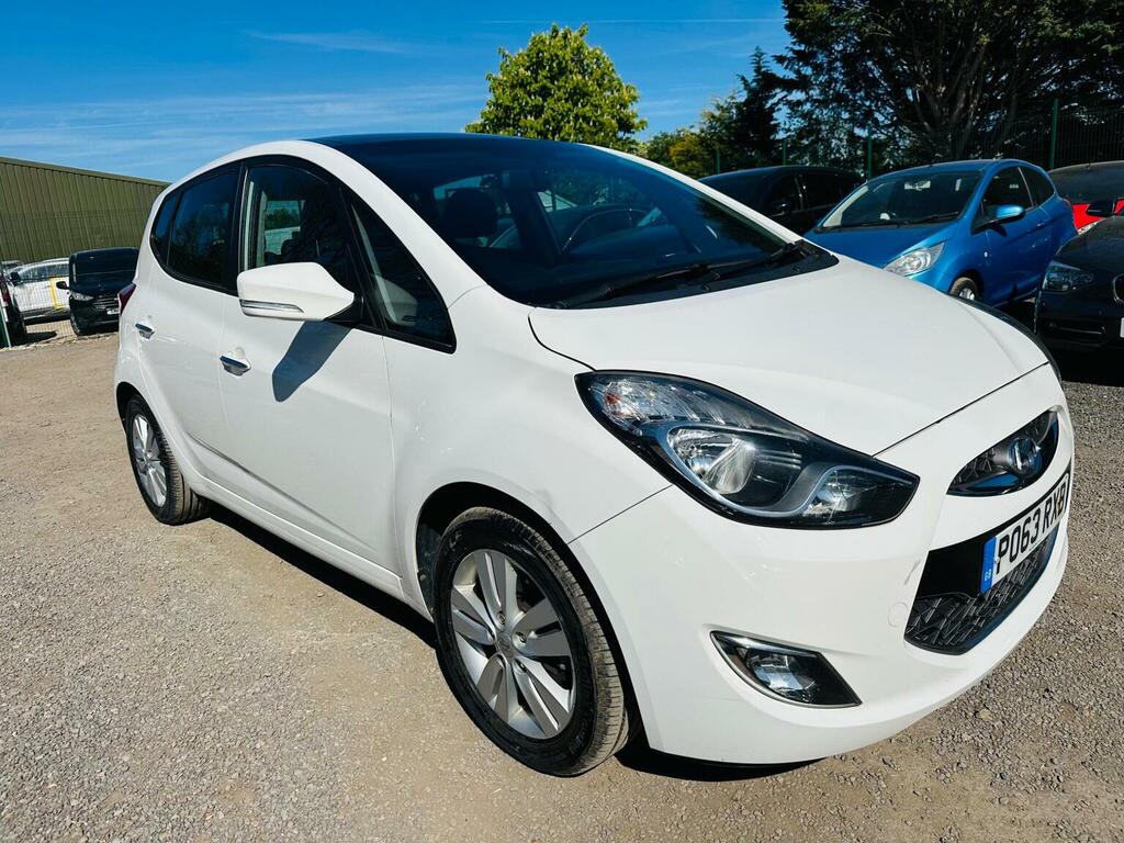 Hyundai Ix20 Hatchback 1.4 Style Euro 5 Ss 201363 White
