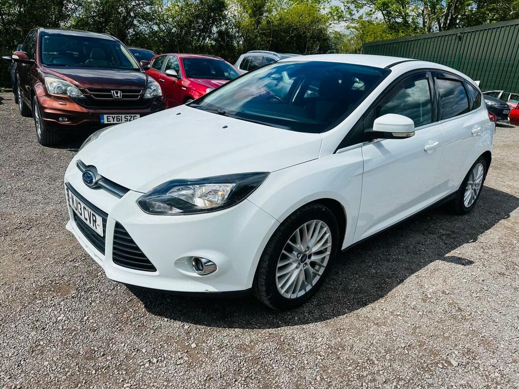 Ford Focus Hatchback 1.0T Ecoboost Zetec Euro 5 Ss 20 MJ13CVR White #4