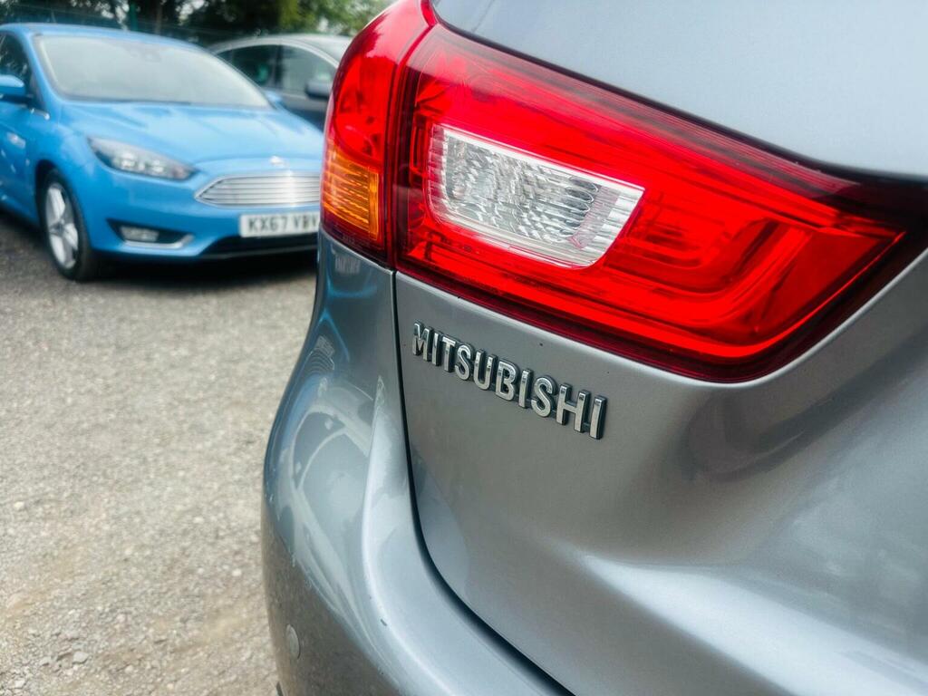 Mitsubishi ASX Asx 3 Di-d White #37