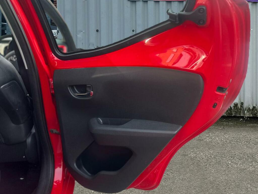 Toyota Aygo 1.0 Vvt-i X-pression Hatchback X-shift GD64EJU Red #6