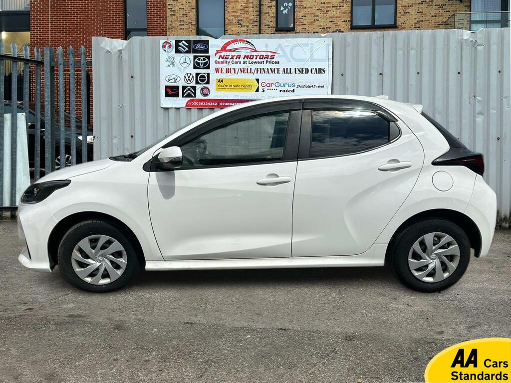 Toyota Yaris 1.5 Excel Hatchback 2020 - L020XPV White #3