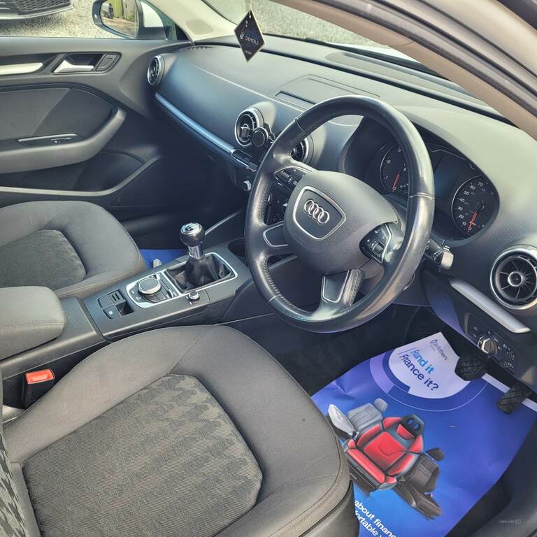 Audi A3 1.6 Tdi 110 Se Technik EJ15PXH White #4