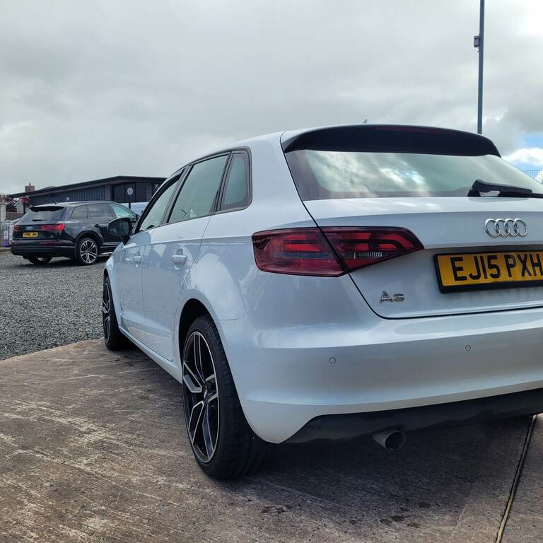 Audi A3 1.6 Tdi 110 Se Technik EJ15PXH White #3