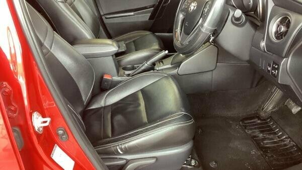 Toyota Auris Vvt-h Design Cvt Euro MF66XXS Red #3