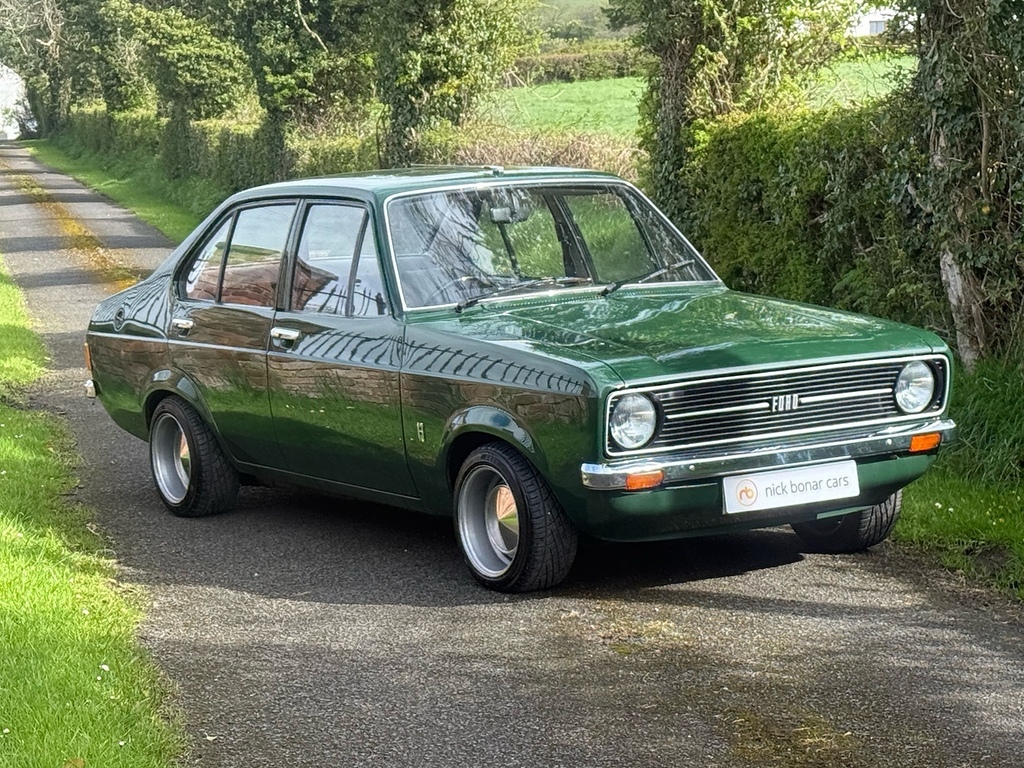Ford Escort Saloon Green #2