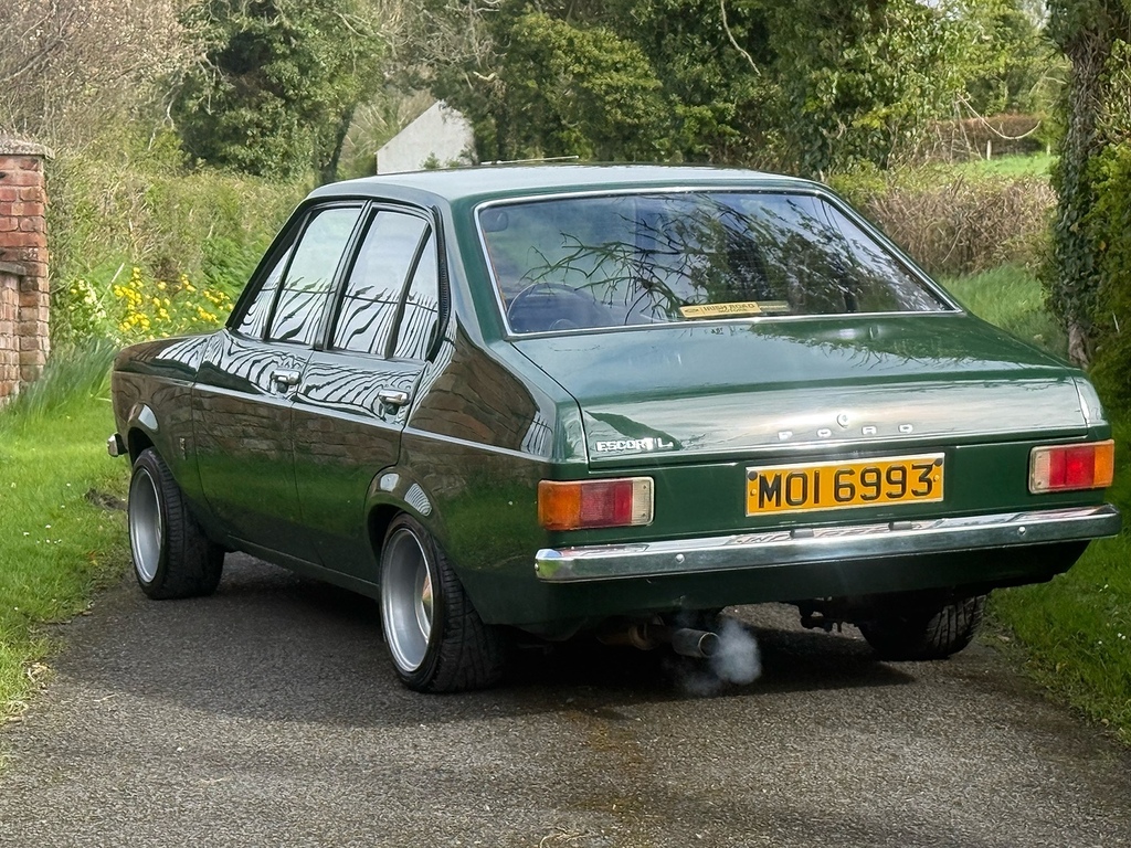 Ford Escort Saloon Green #5