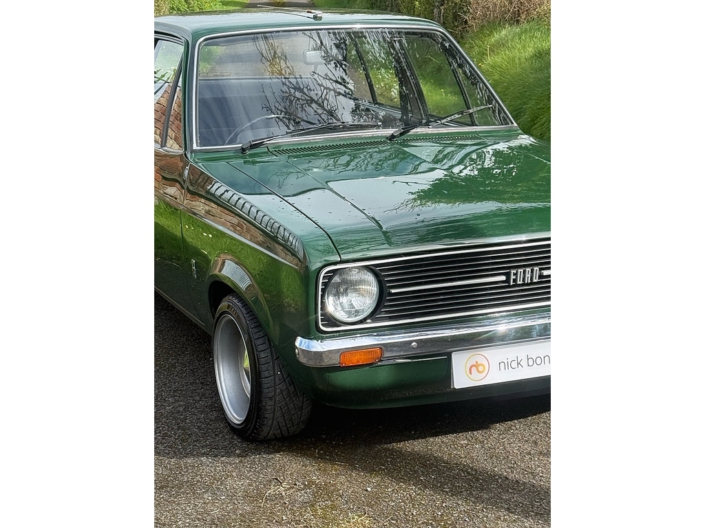 Ford Escort Saloon Green #3