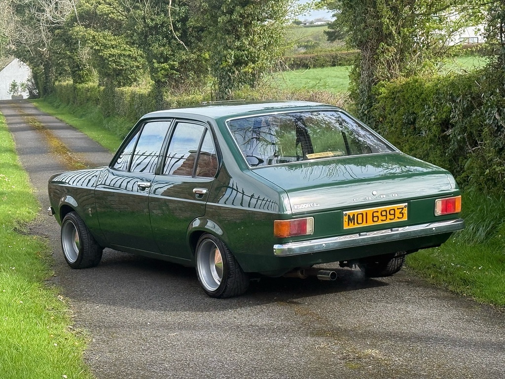 Ford Escort Saloon Green #6