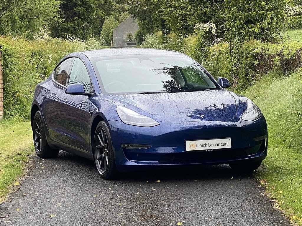 Tesla Model 3 Long Range Blue
