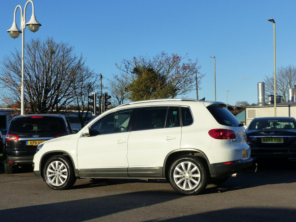 Volkswagen Tiguan 2.0 Tdi Bluemotion Tech Match 150 Sat Nav YG65NZK White #2