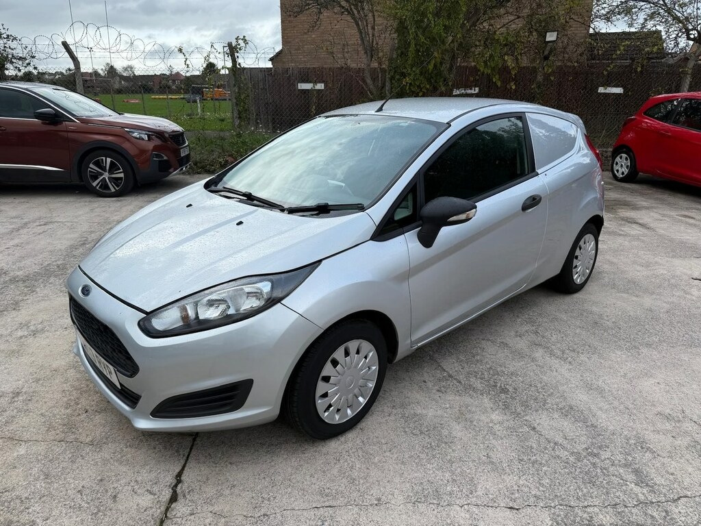 Ford Fiesta 1.6 Tdci Econetic Van 12 Months Mot No Vat AV13RYP Silver #4