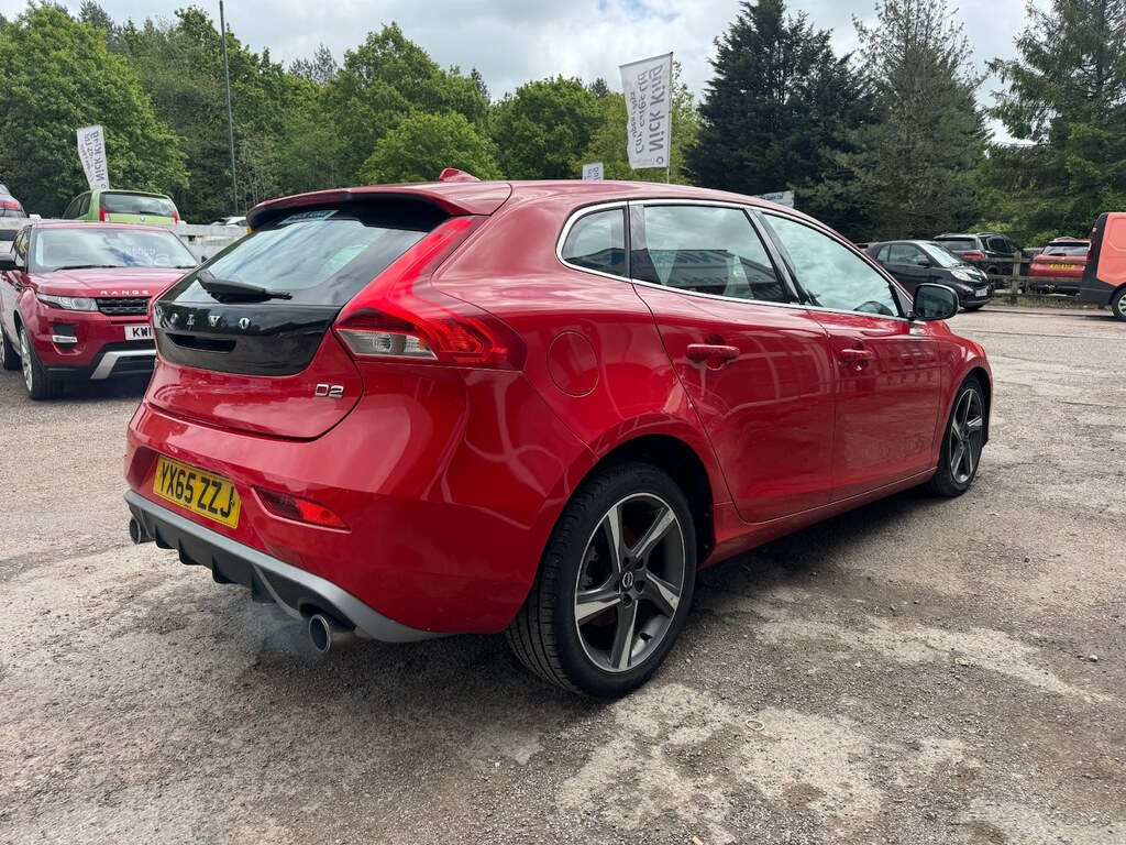 Volvo V40 D2 120 R Design YX65ZZJ Red #5