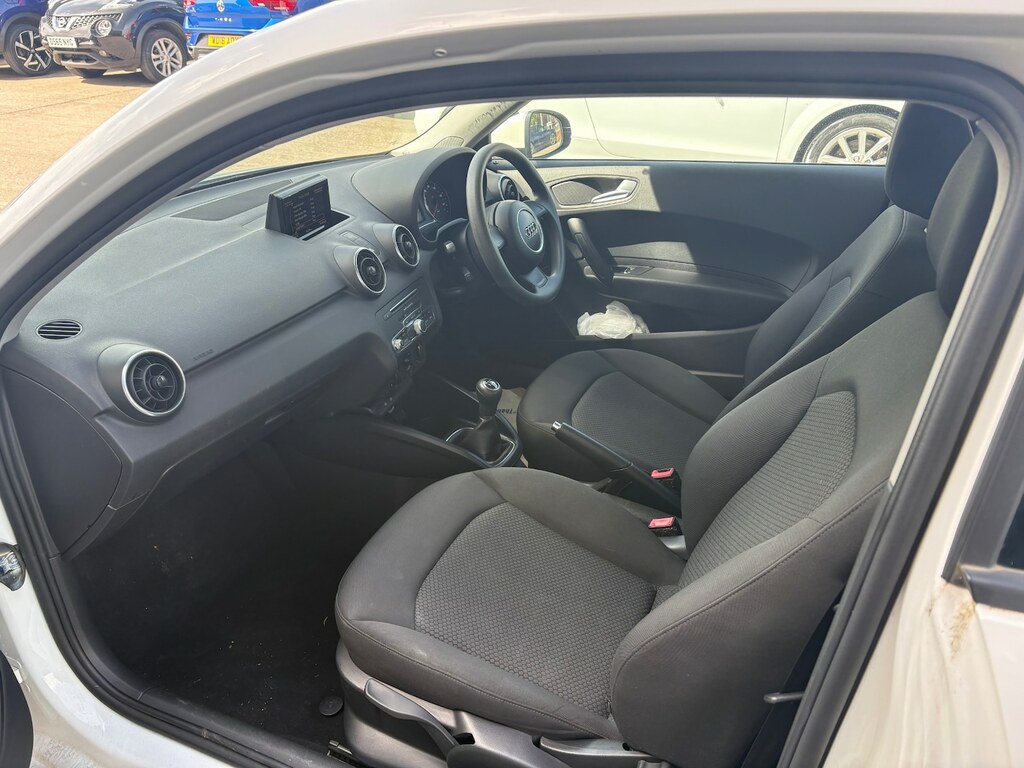 Audi A1 1.6 Tdi Se Air Con 76 Mpg Ulez YK67YKC White #4
