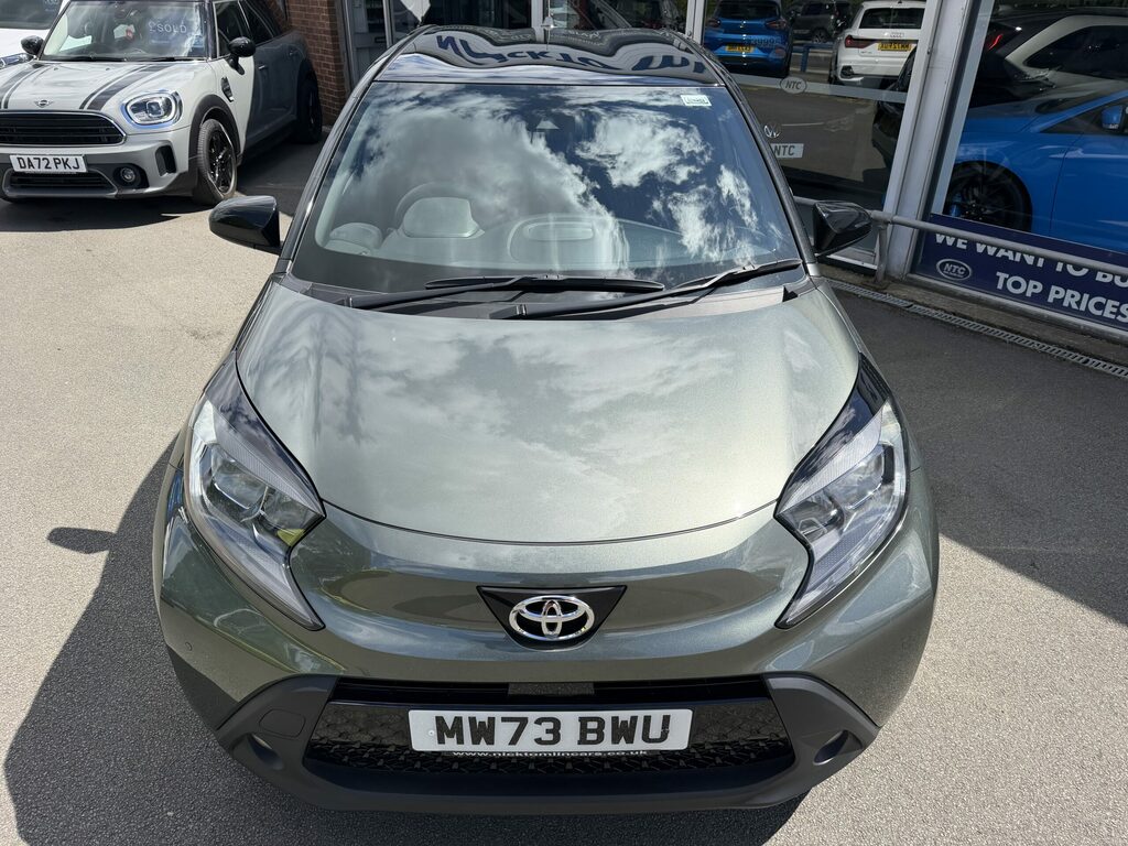 Toyota Aygo X Petrol MW73BWU Green #3