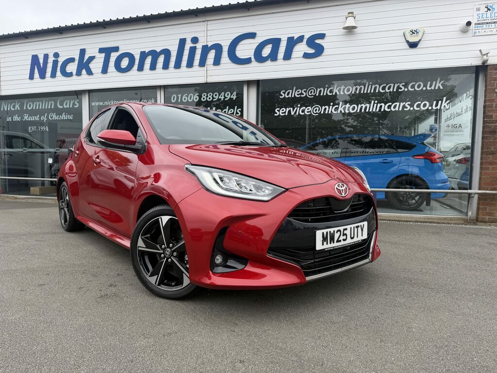 Toyota Yaris Hybrid Red