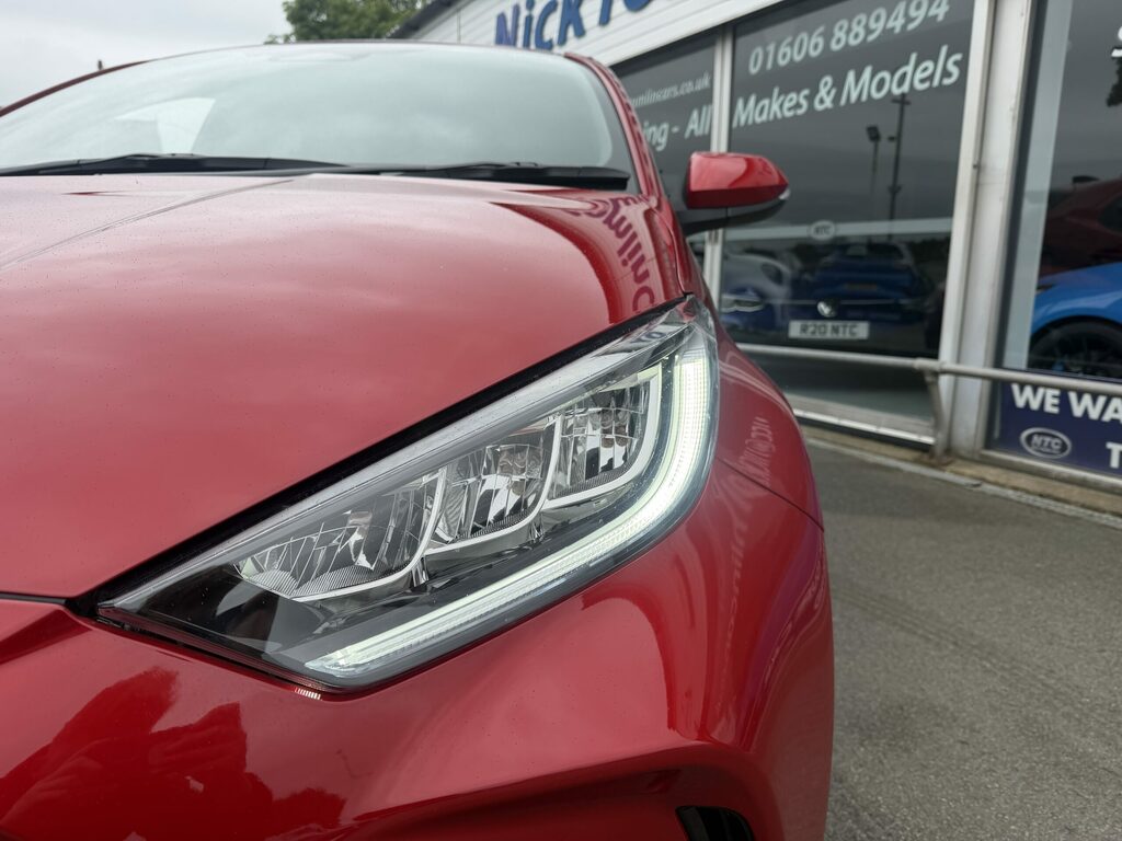 Toyota Yaris Hybrid MW25UTY Red #4