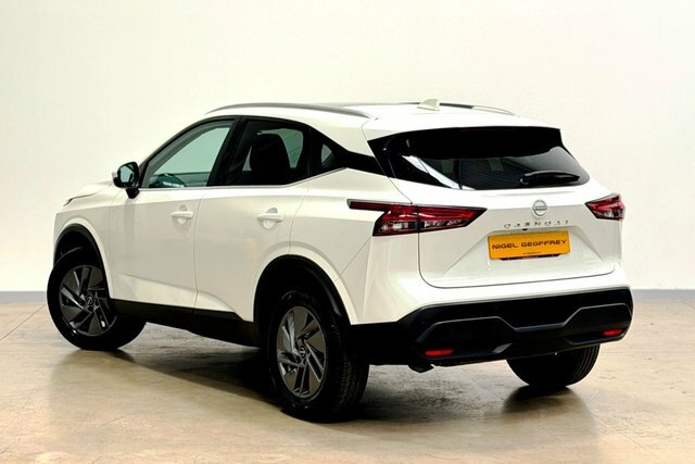 Nissan Qashqai 1.3 Dig-t Mhev Acenta Premium Suv Hybri EX72KHW Grey #2