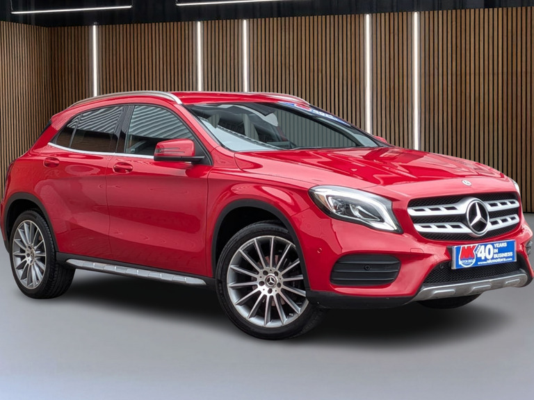 Mercedes-Benz GLA Class Gla 180 Amg Line Edition Red
