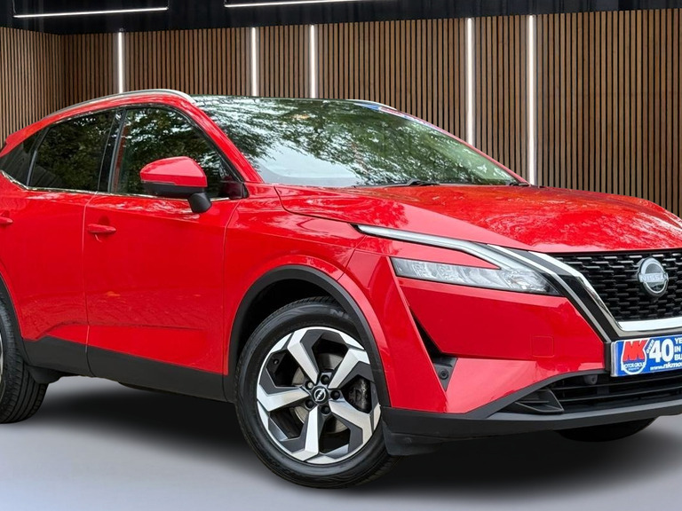 Nissan Qashqai 1.3 Dig-t Mh N-connecta Red