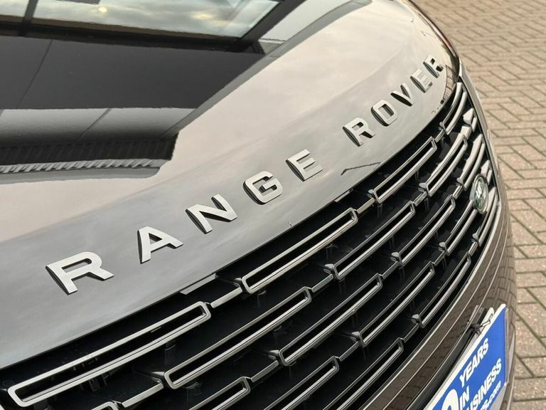 Land Rover Range Rover 3.0 D300 Edition YS75EWB Black #3