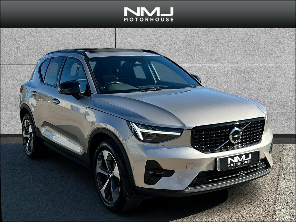 Volvo XC40 2023 2.0 B3 Mhev Ultimate Dct Euro 6 Ss Gold
