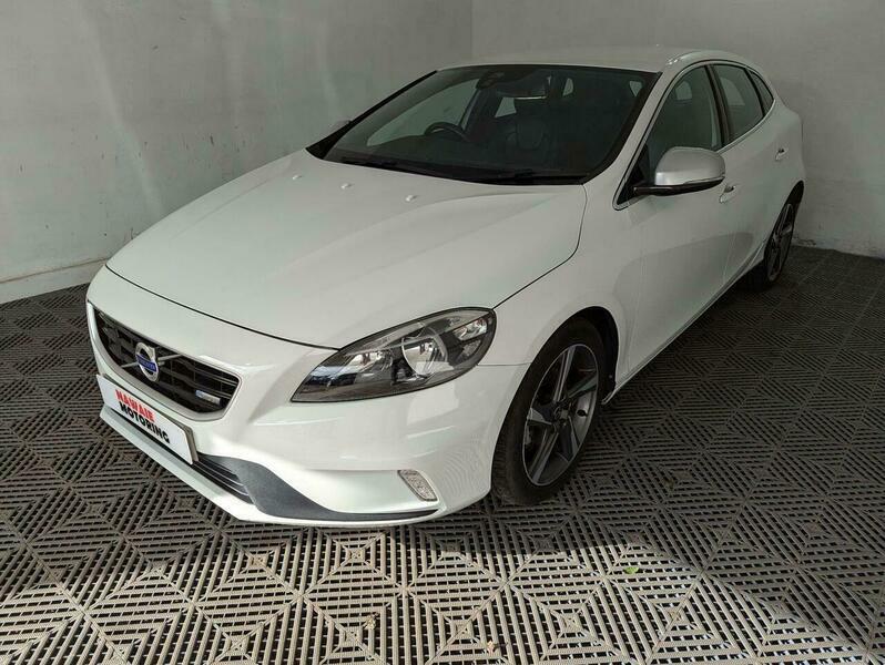 Volvo V40 1.6 D2 R-design Nav White #3