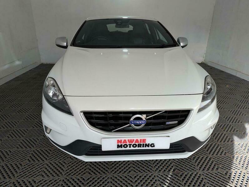 Volvo V40 1.6 D2 R-design Nav White #2
