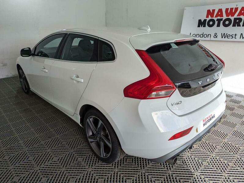 Volvo V40 1.6 D2 R-design Nav White #4