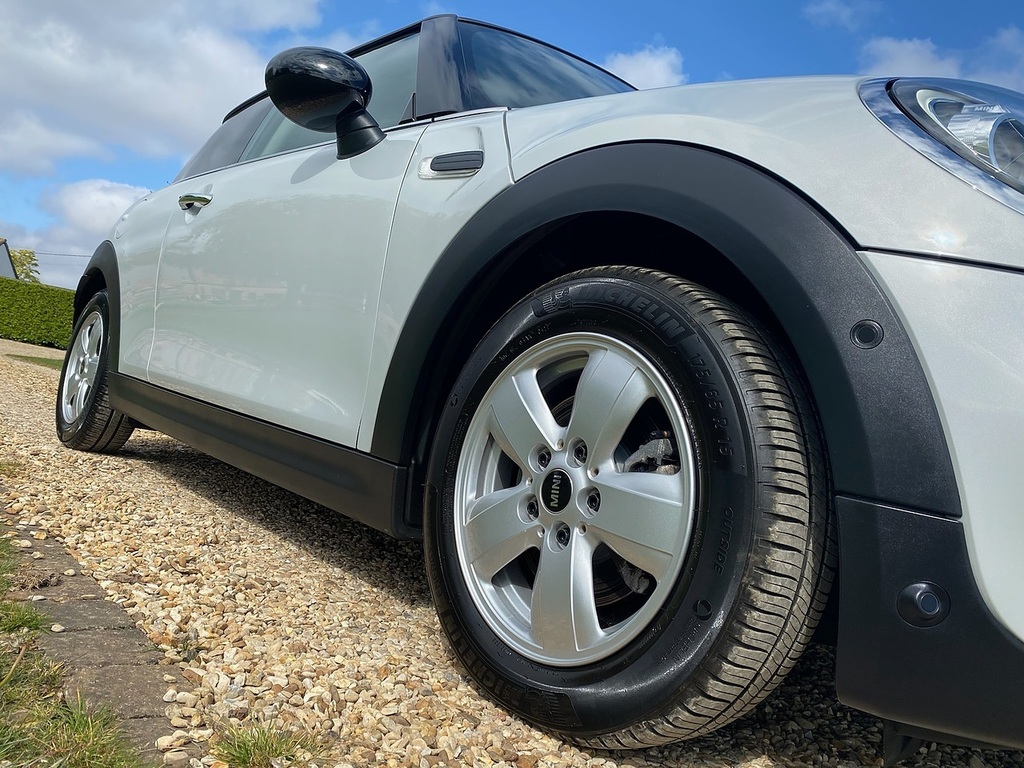 Mini Hatch Cooper White #2