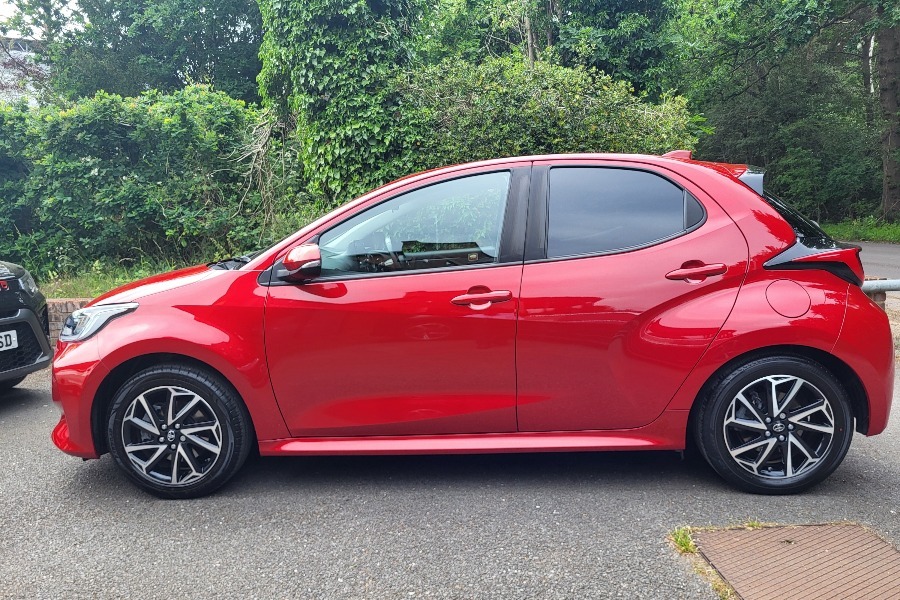 Toyota Yaris Toyota Yaris 1.5 Vvt H Design Hatchback Pet... OY71YGZ Red #2