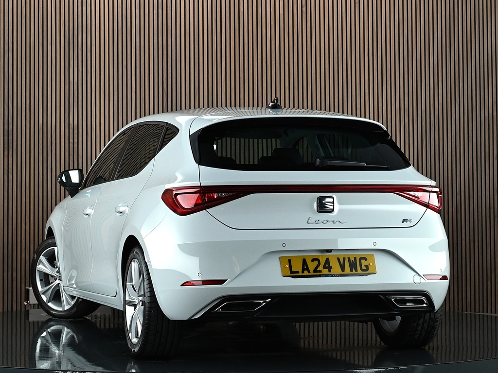 Seat Leon 1.0 Etsi Mhev Fr Hatchback Hybrid Dsg E White #2