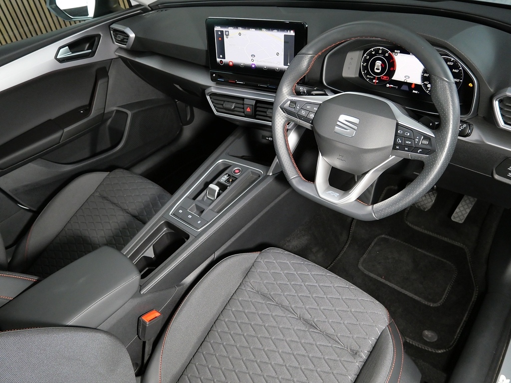 Seat Leon 1.0 Etsi Mhev Fr Hatchback Hybrid Dsg E White #3