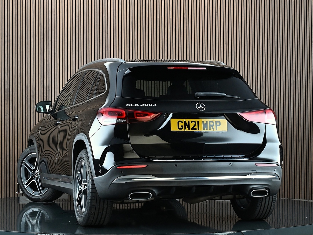 Mercedes-Benz GLA Class 2.0 Gla200d Amg Line Executive Suv 8G Black #2