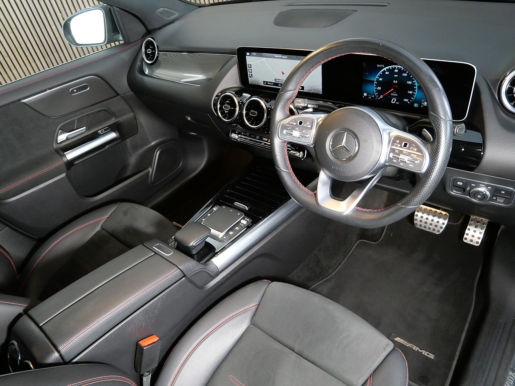 Mercedes-Benz GLA Class 2.0 Gla200d Amg Line Executive Suv 8G Black #3