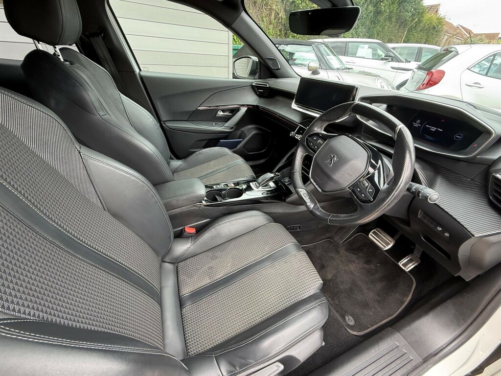 Peugeot e-2008 50Kwh Gt Line BD70OXF White #3