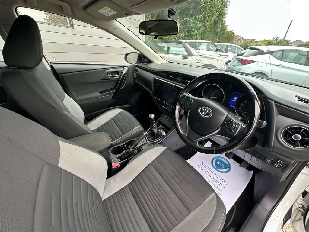 Toyota Auris 1.6 D-4d Icon Touring Sports Euro 6 Ss YB65VPP White #3