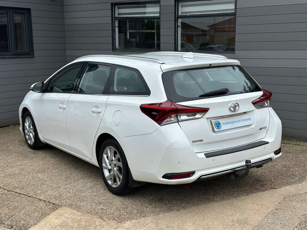 Toyota Auris 1.6 D-4d Icon Touring Sports Euro 6 Ss YB65VPP White #2