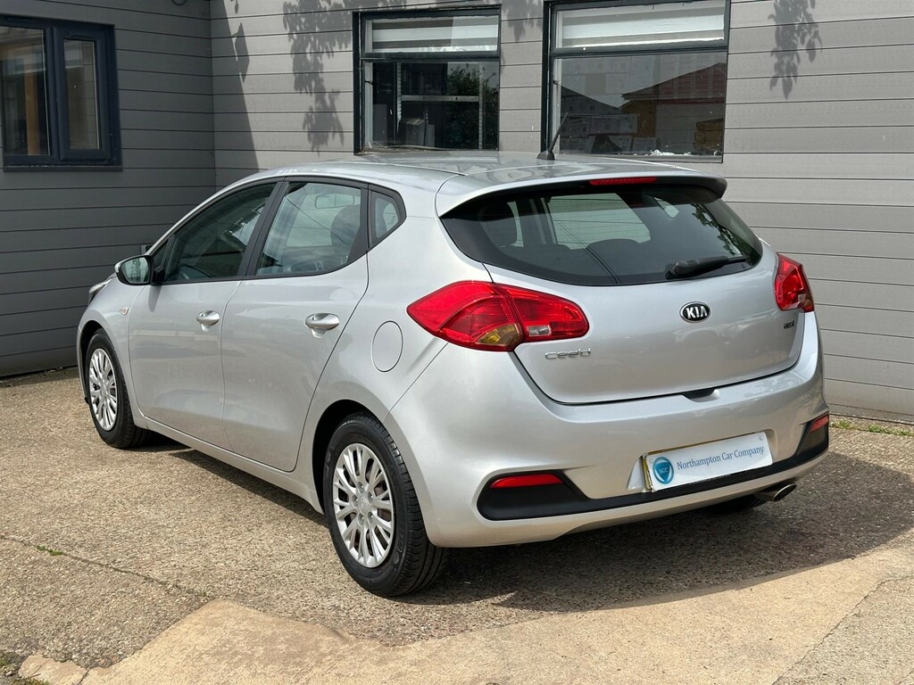 Kia Ceed 1.4 Crdi 1 Euro 5 Silver #2