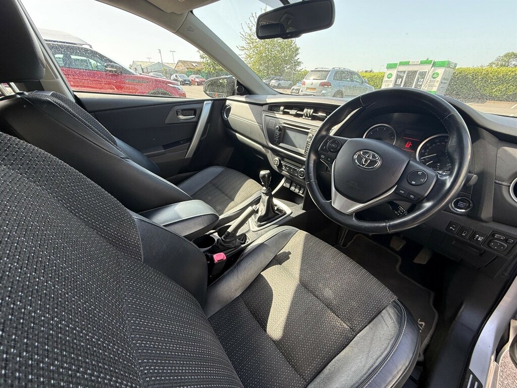 Toyota Auris 1.6 V-matic Excel Euro 5 AY13ZCT Silver #5