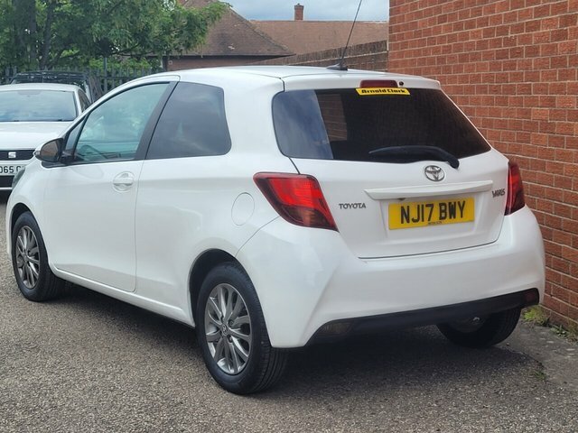 Toyota Yaris Vvt-i Icon Hatchback NJ17BWY White #6